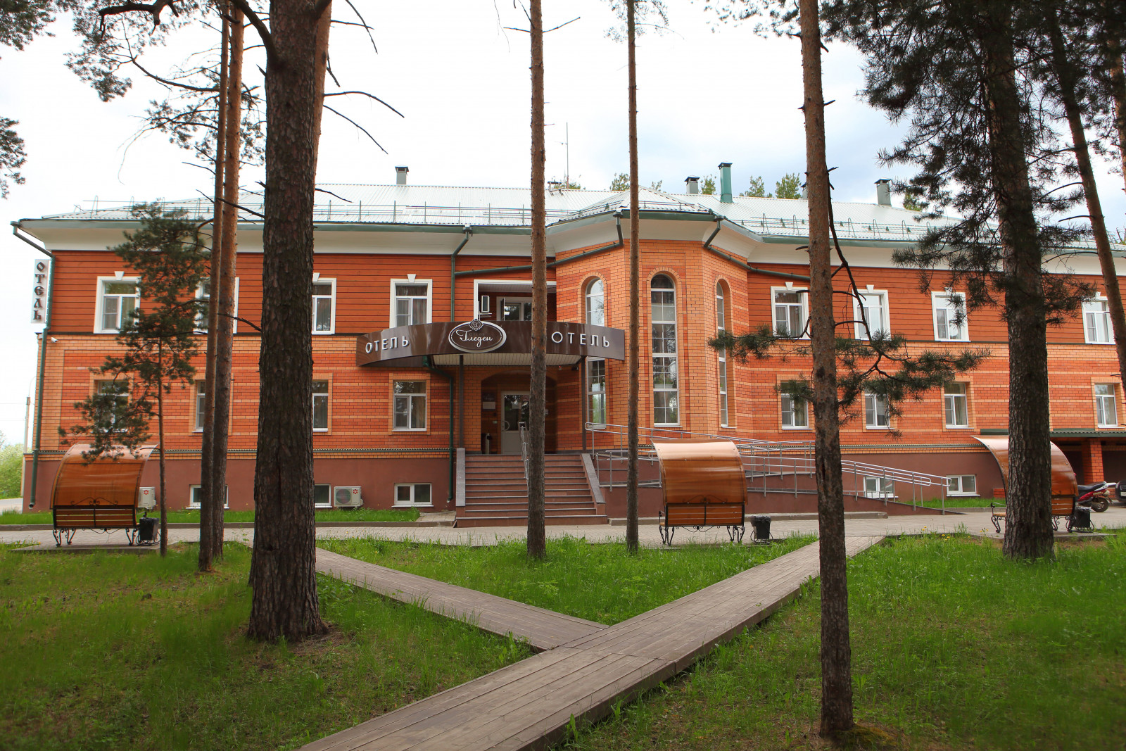 Отель Гледен